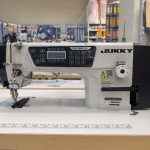 Промышленная автоматическая швейная машина перетоп JUKKY 0303-D3 со столом в Минске и Беларуси
