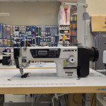 Промышленная автоматическая швейная машина перетоп JUKKY 0303-D3 со столом в Минске и Беларуси